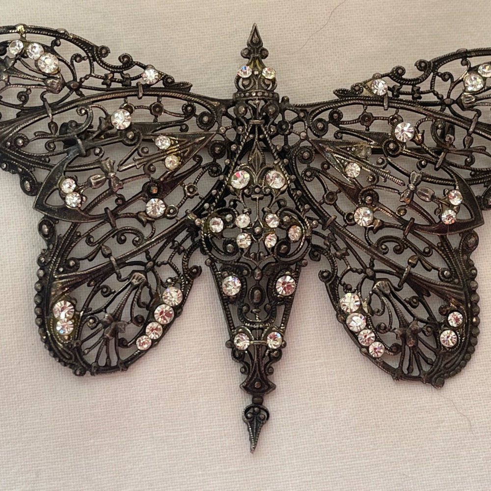Beautiful Art Nouveau Sash Brooch stamped Metal Bright clear Rhinestones